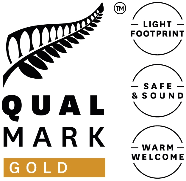 AM_Qualmark Gold Award Logo Stacked